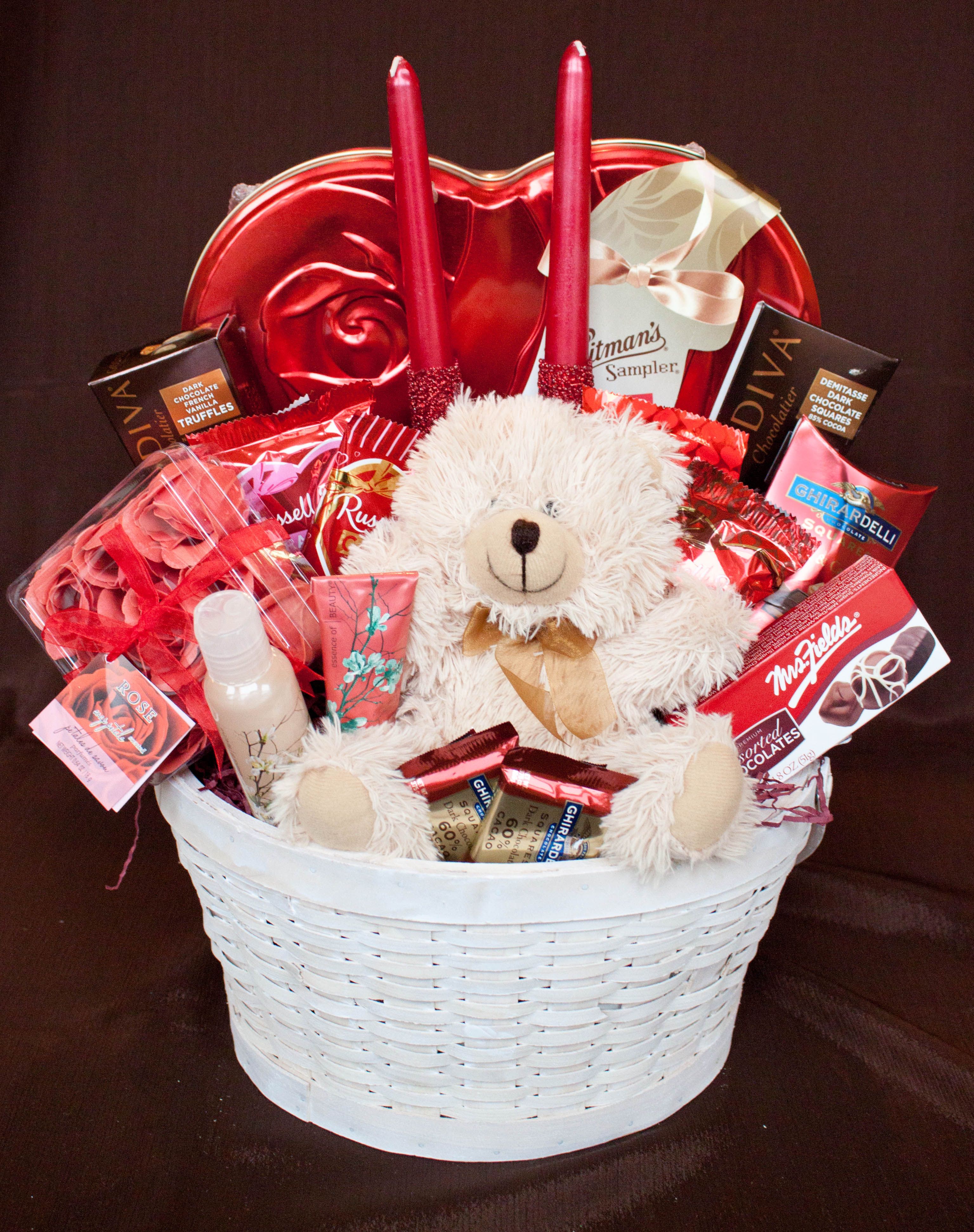 10 Diy Valentine S Day Gift Baskets Apple 4 Ladies