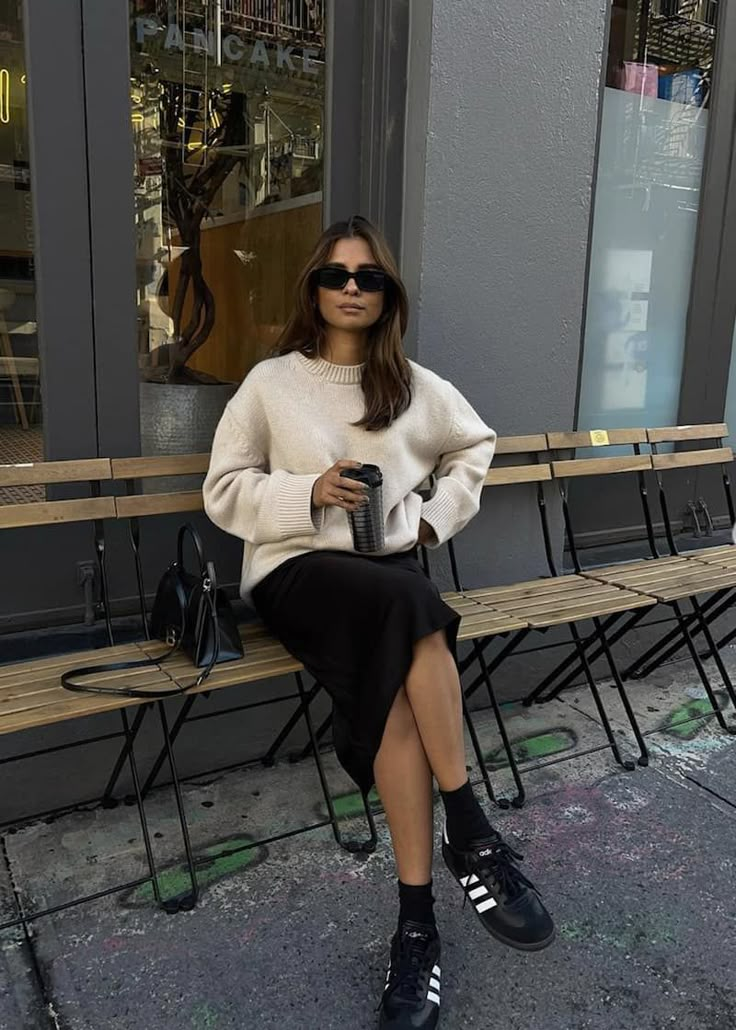 16 Chic Cozy Outfits That You Can Easily Wear On The Go