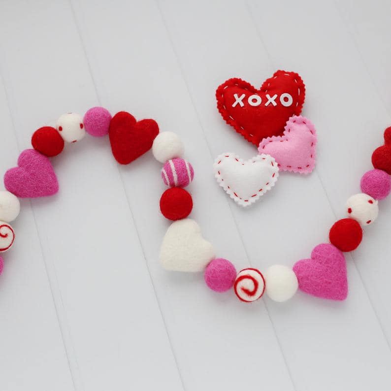 16 Lovely Valentine S Day Garland Ideas You Will Adore