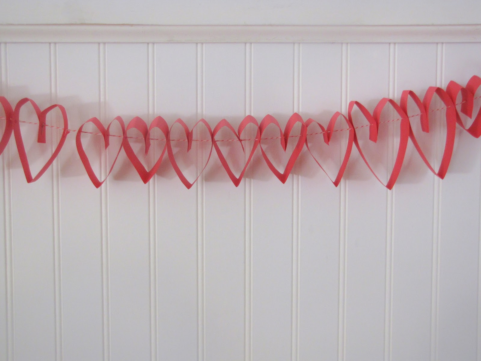 17 Lovely Valentine S Day Garland Ideas