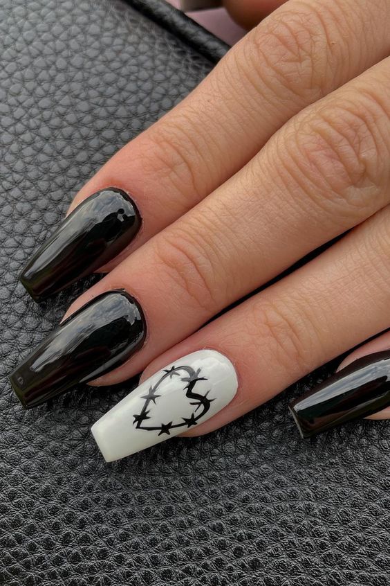 4 Quick Black Valentine Nail Tips