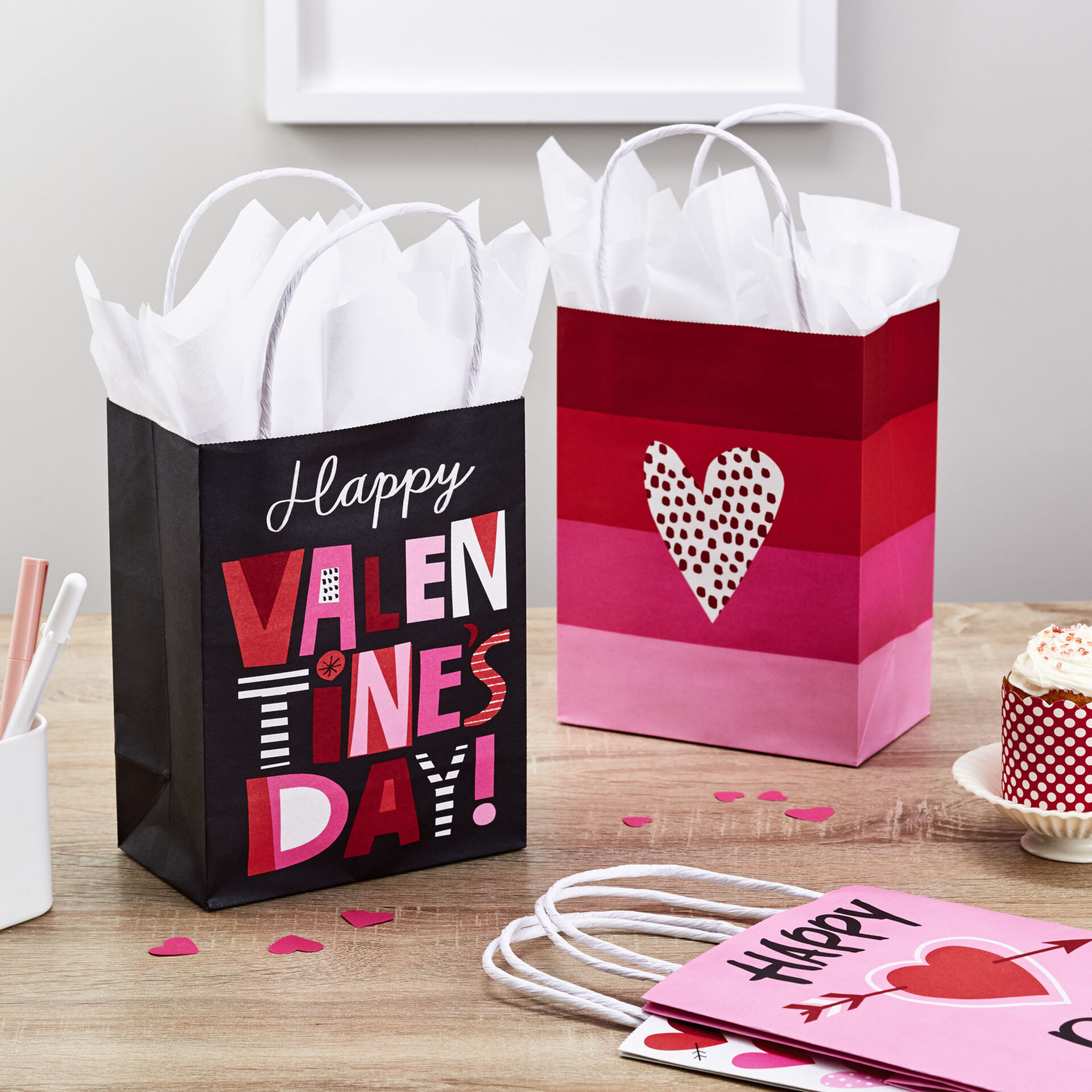 7 8 Assorted 4 Pack Bright Valentine S Day Gift Bags Gift Bag Sets