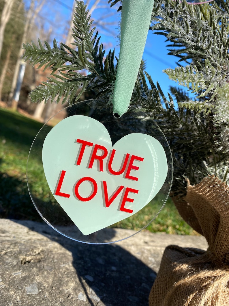 7 Must-Try Valentine’s Day Tree Ornament Styles