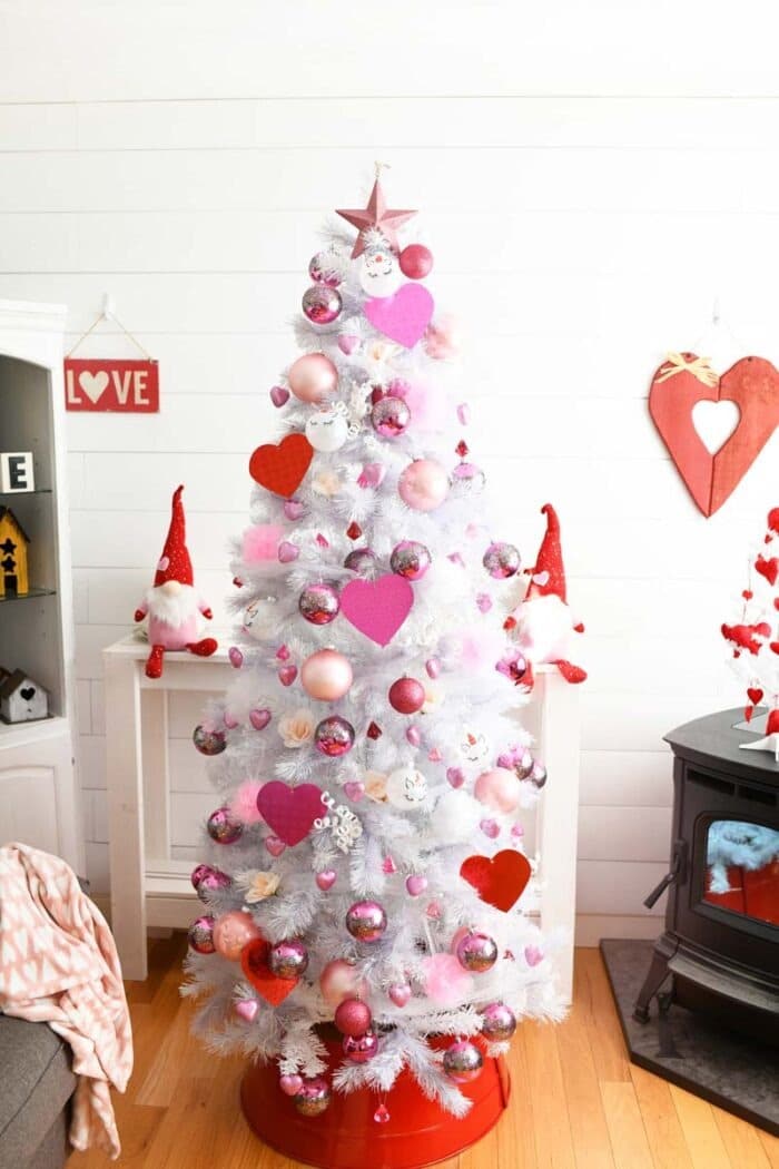 8 Heartwarming Ornaments For A Valentine’s Christmas Tree