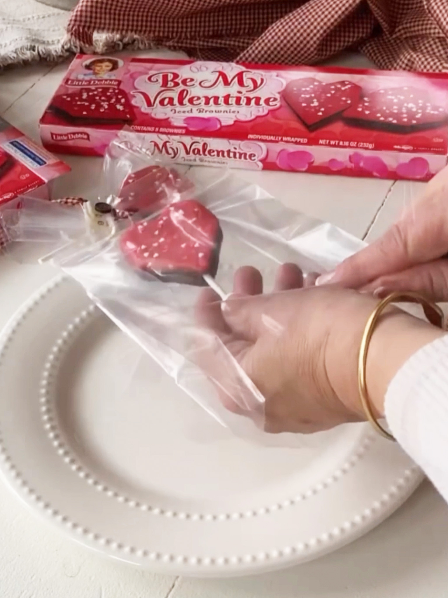 Easy Valentine S Day Brownie Pops Using Little Debbie Heart Brownies