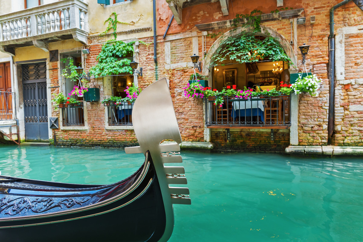 Hidden Gem Restaurant In Venice Is The Most Magical Little Spot