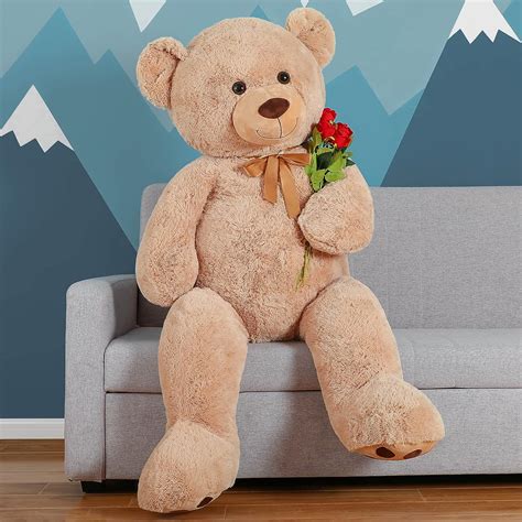 How To Choose The Perfect Giant Valentine’s Day Bear