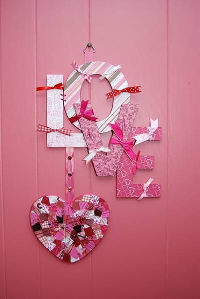 How To Make Valentine's Day Wall Decor Romantic?