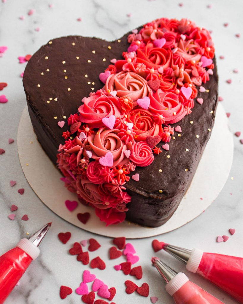 How To Personalize A Valentine’s Day Cake?