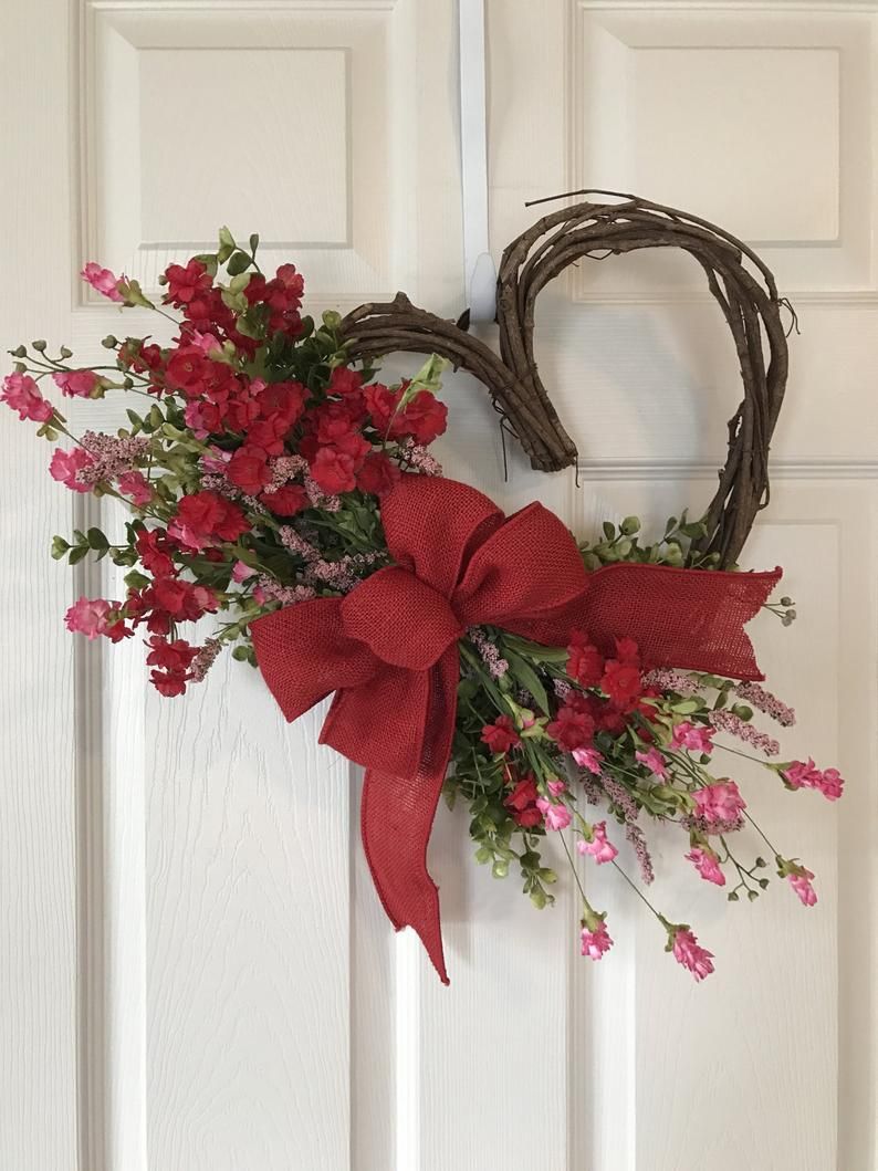 Why Choose A Valentine Day Wreath?